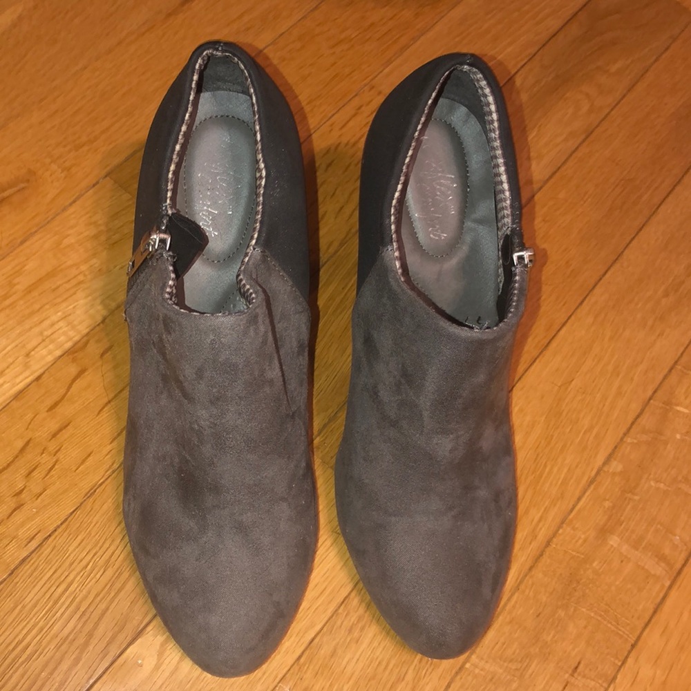 DexFlex women’s booties size 7.5